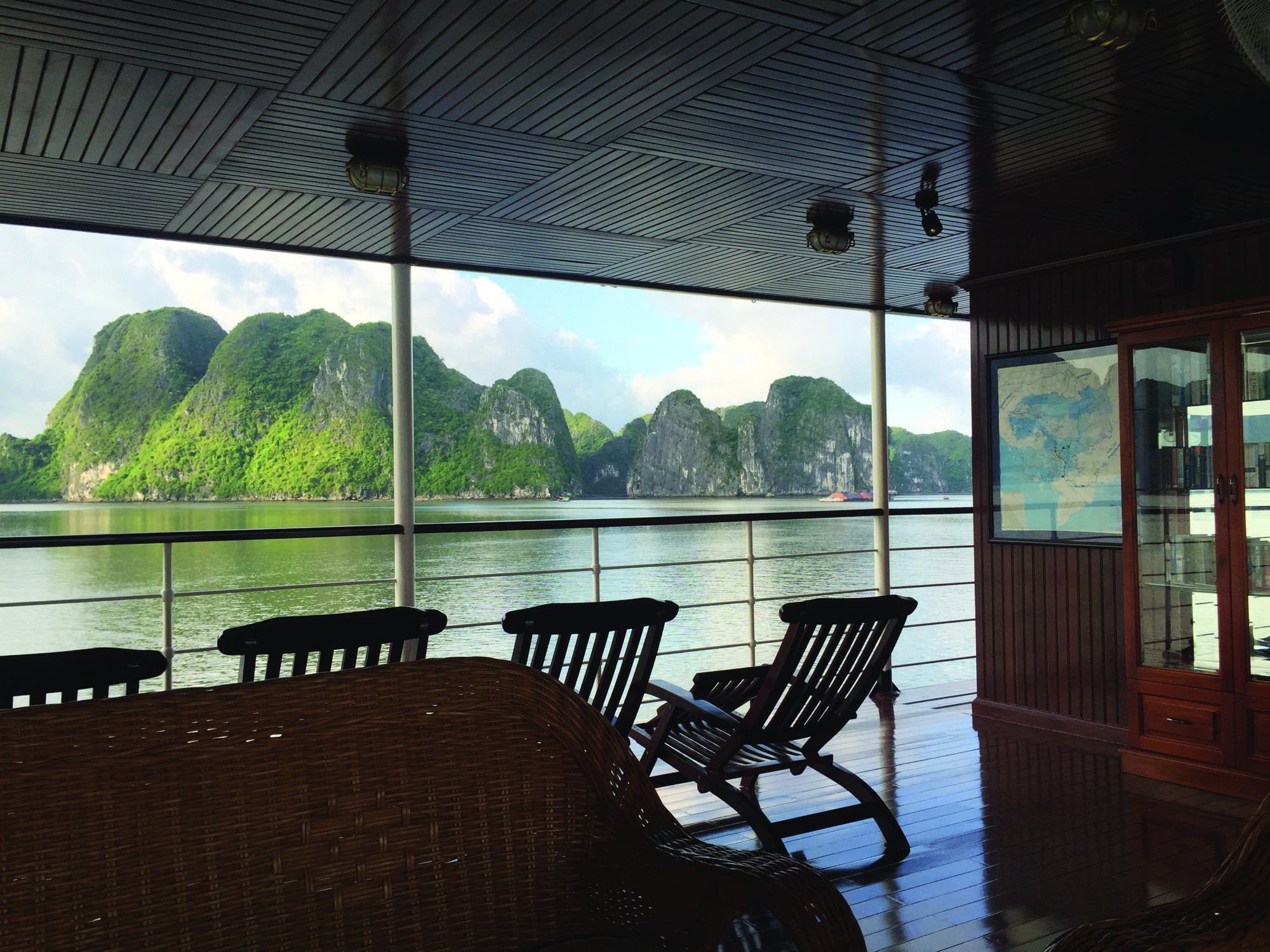 Pandaw RV Angkor Pandaw Lounge 3.jpg